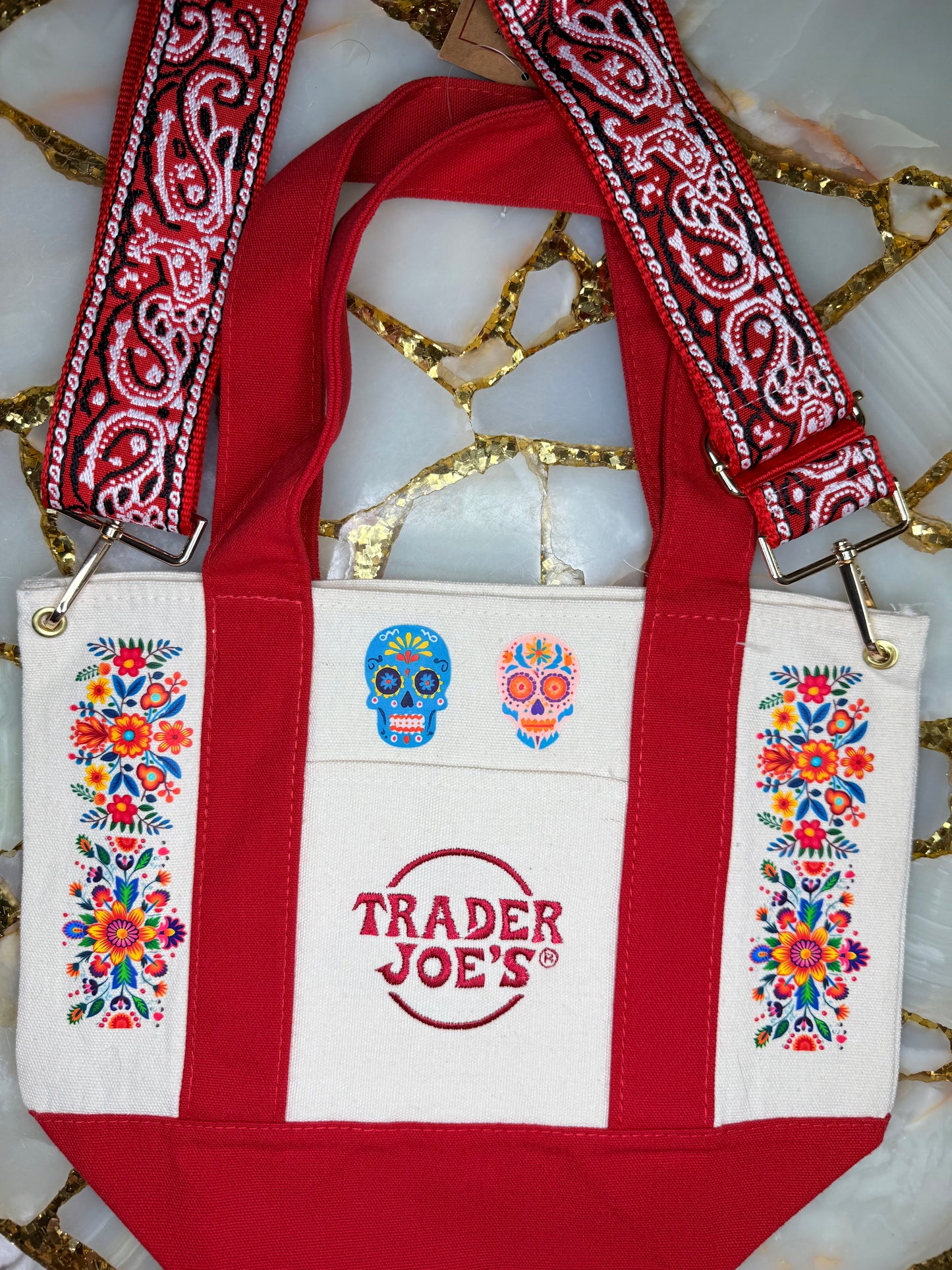 Canvas tote bag with bag strap